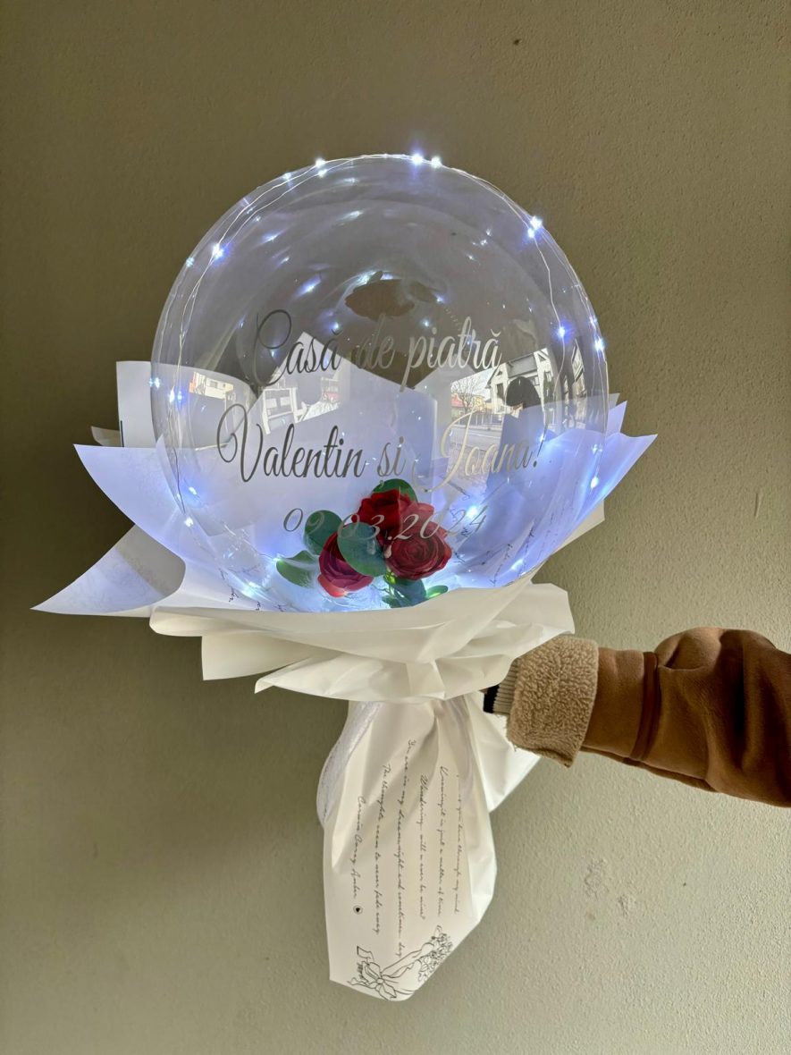 Buchet cu flori in balon si luminite