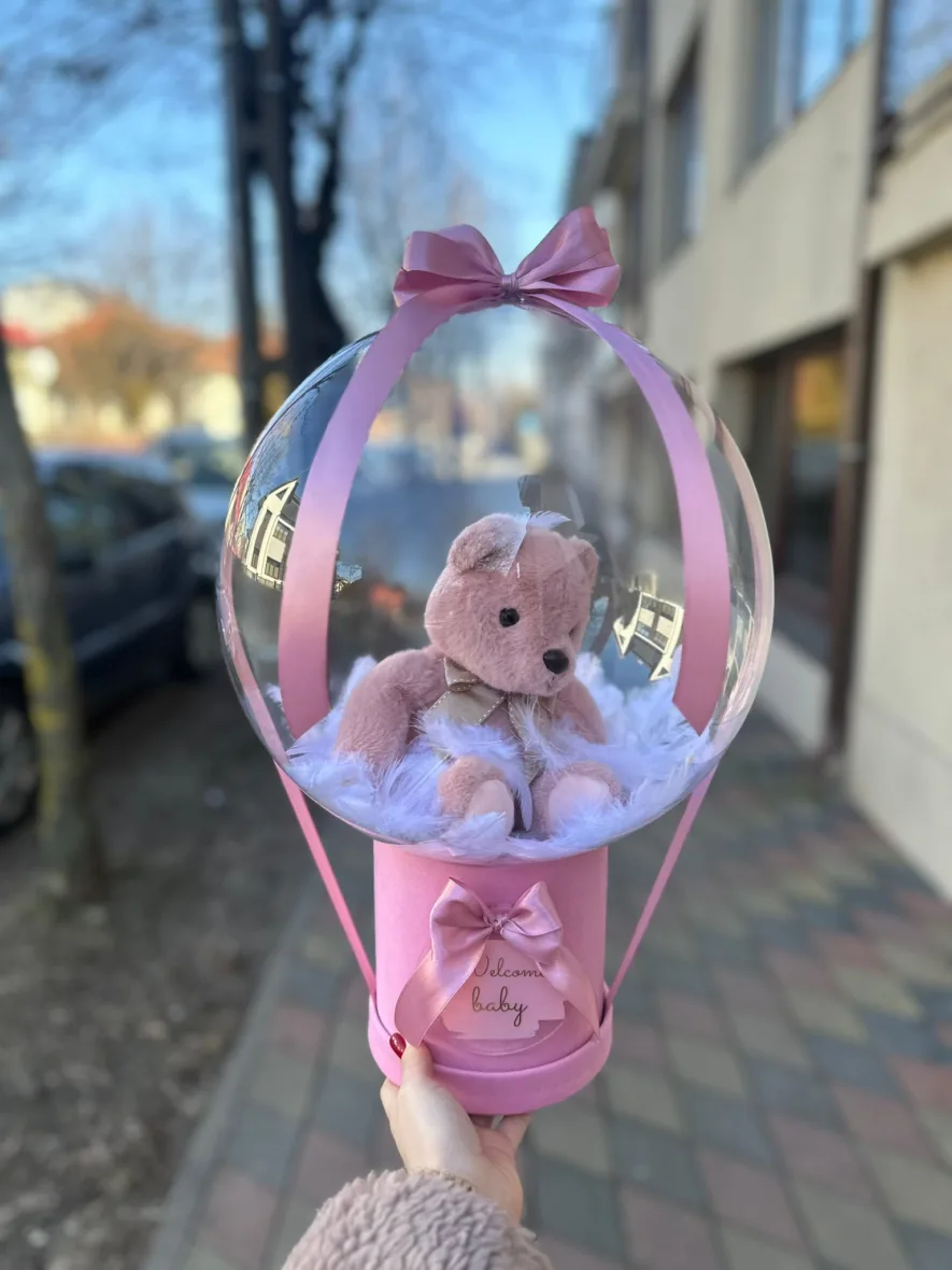 Aranjament roz cu ursulet si balon