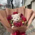 Aranjament trandafiri rosii artificiali si ursulet