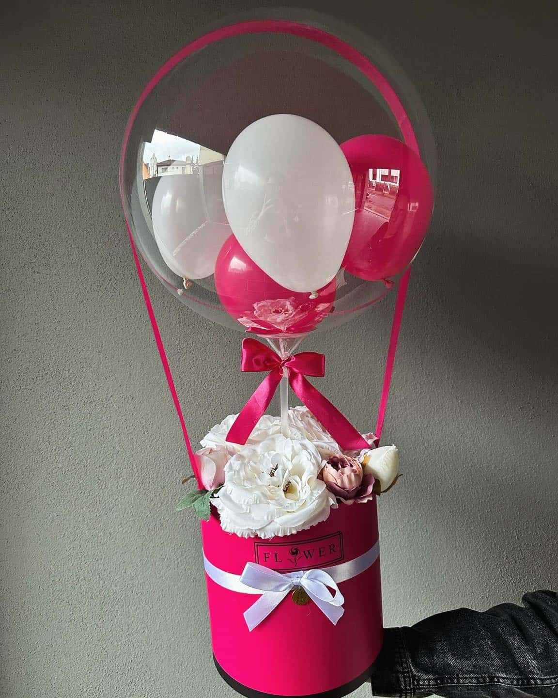 424618677_798252198987016_1633588978215243380_n.jpg Aranjament cu flori si balon - imagine 1