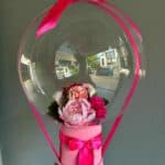 Aranjament cu flori in balon