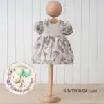 Rochiță cu nasturi și flori