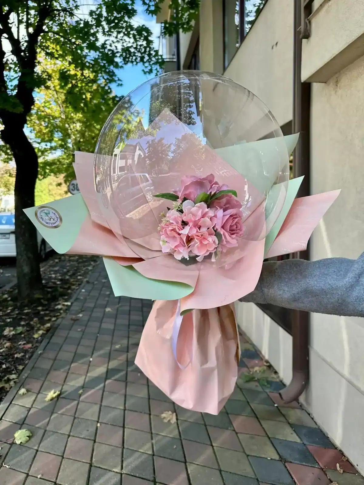 Buchet flori în balon - imagine 1