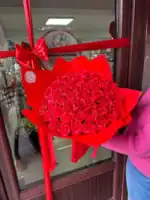 Buchet 49 trandafiri de sapun rosu cu sclipici - imagine 3