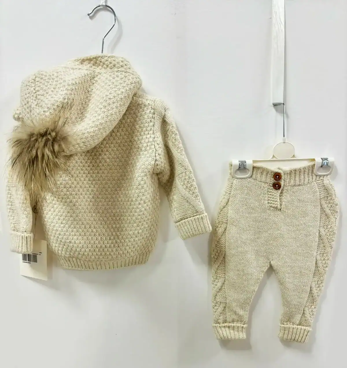Compleu  tricotat din lana bej 6-9 luni - imagine 4