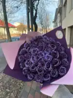 Buchet 37 trandafiri de sapun violet cu sclipici - imagine 3