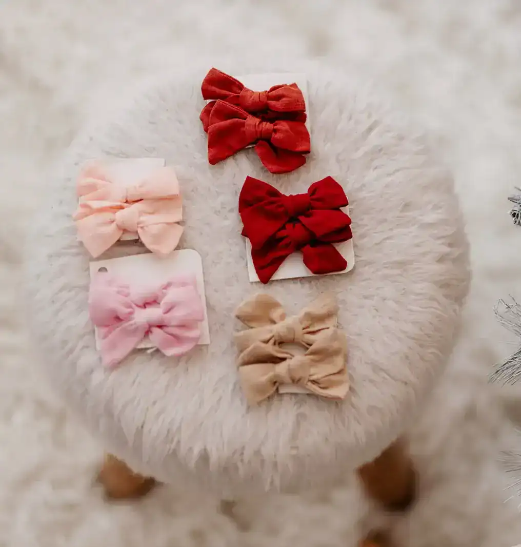 fotografia-6-e1732276407155.webp Set 2 funde de păr - imagine 1