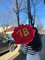 Buchet personalizat cu 101 trandafiri – Cifre si Culoare la alegere