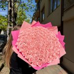 Buchet 101 Trandafiri Roz Pal – Aranjament Floral Elegant