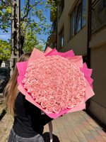 Buchet 101 Trandafiri Roz Pal – Aranjament Floral Elegant